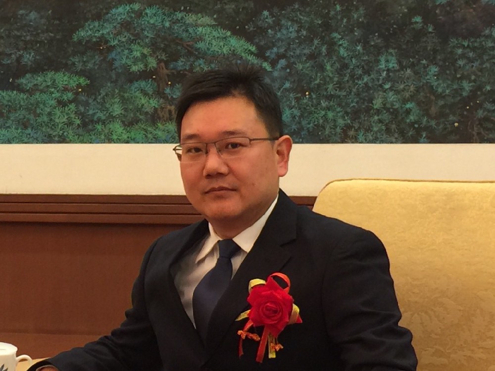 荣丰律师屈新峰